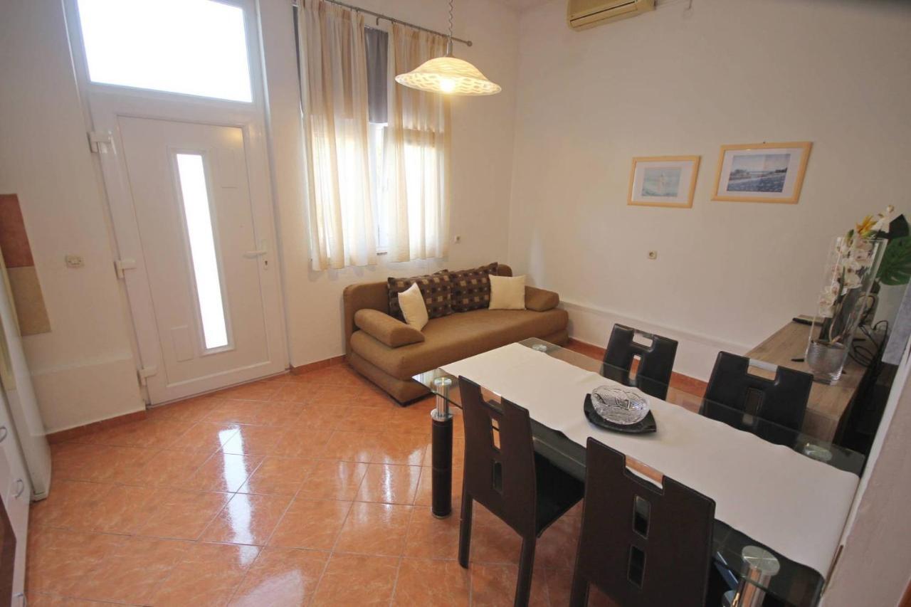 Family Apartment Mirela Borik Zára Kültér fotó
